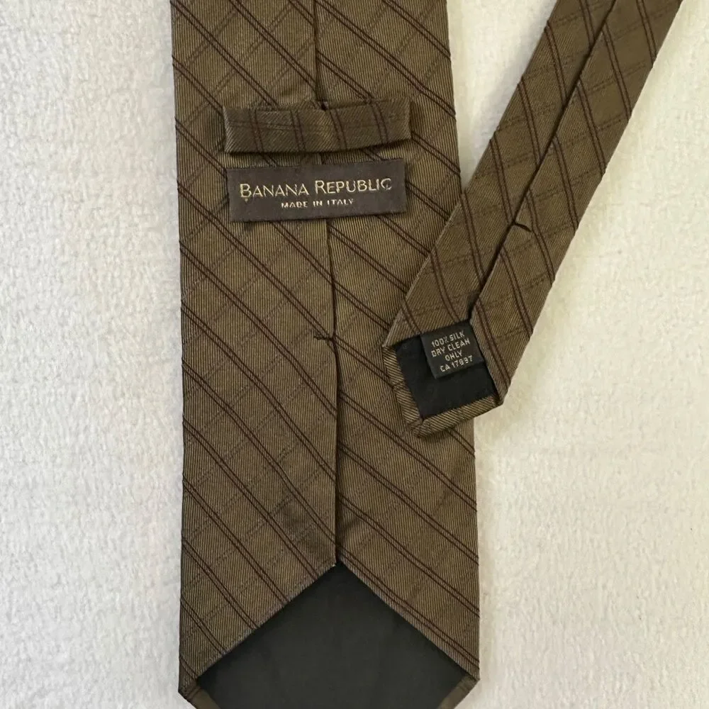 Banana Republic Brown Gold Classic 100% Silk Designer Tie Italy Made 59